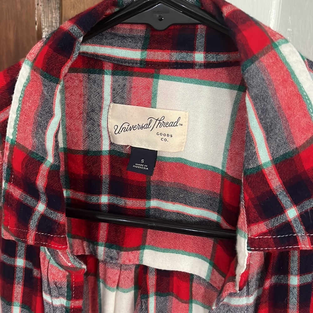 Universal Thread Small oversized plaid button down - Picture 2 of 4